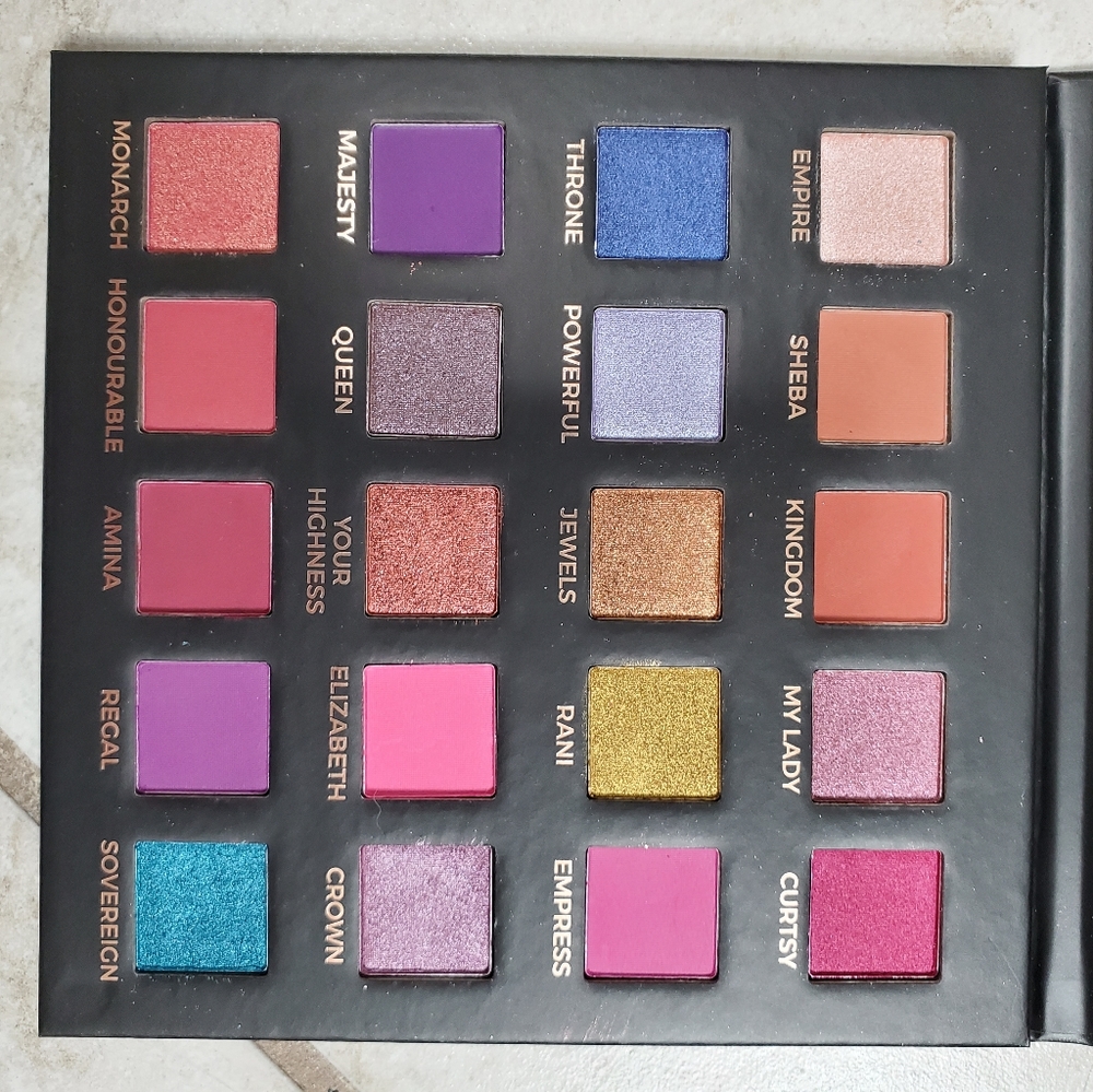 NWT - Eloise - "The Queen" Eyeshadow Pallette
